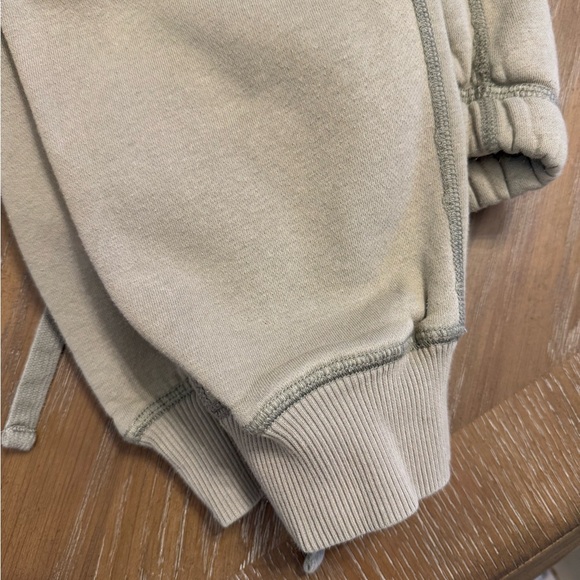 ROOTS Size Medium women’s sweatpants. Midrise. So cute and comfy! - Picture 5 of 5